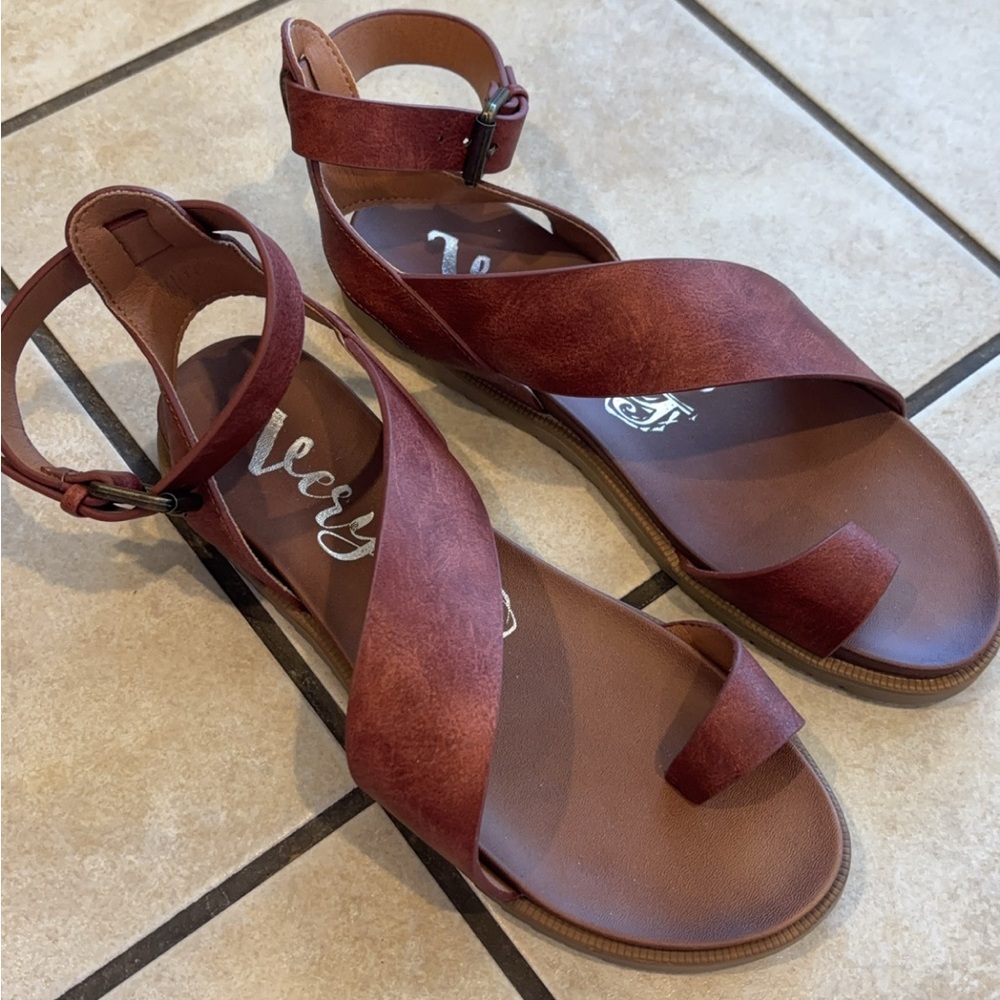 Women's Burgundy Sandals